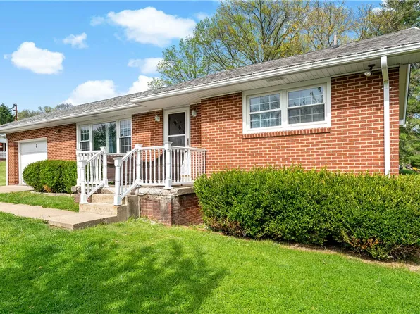 56 Spring Valley Dr, Washington, PA 15301