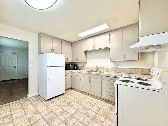 2nd image of 132 N Washington Ave APT 1