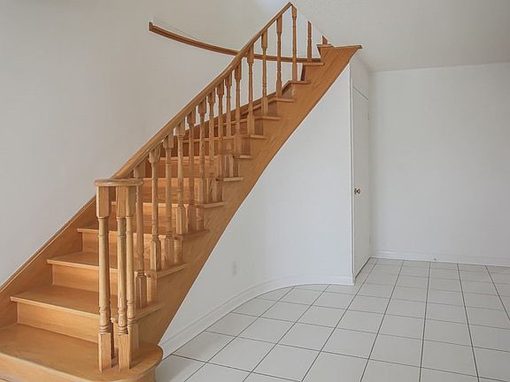 5th image of 87 Woodriver St