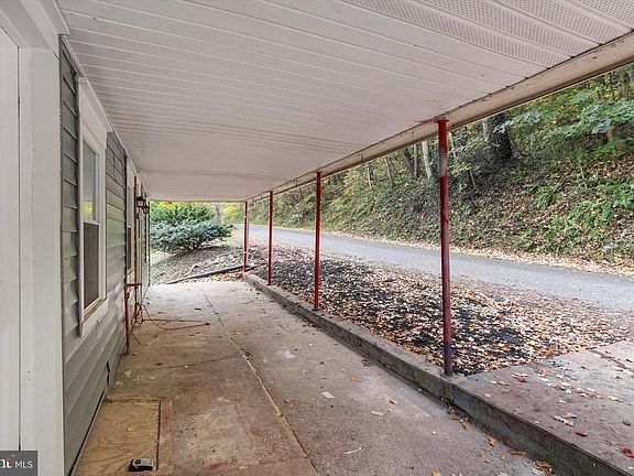 3rd image of 165 Blue Ln