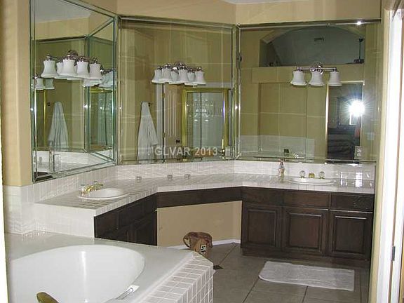 5th image of 9112 Lazy Hill Cir