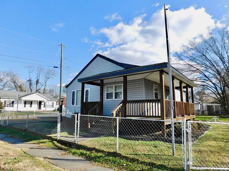 818 E Washington St — Photo 2