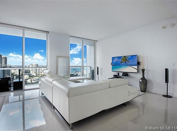 3rd image of 244 Biscayne Blvd APT 4804
