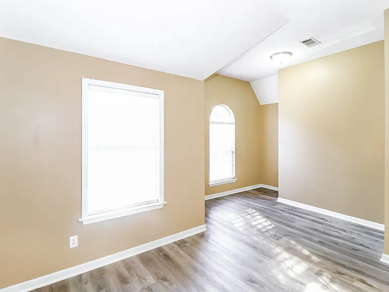 8662 Rogers Park Ave — Photo 9