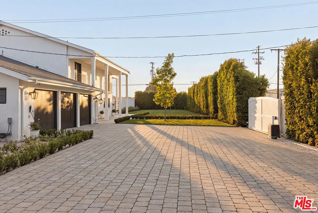 4 bed, 5.5 bath, 4453 sqft, $45,000 — Photo 4