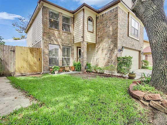 2nd image of 10811 Meadow Walk Ln