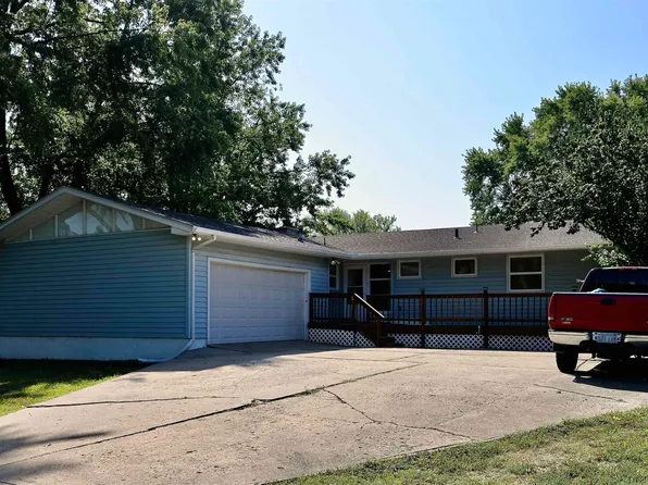 1717 SE 37th St, Topeka, KS 66605