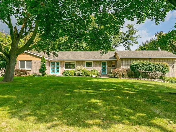 60 Tottenham Rd, Brighton, NY 14610
