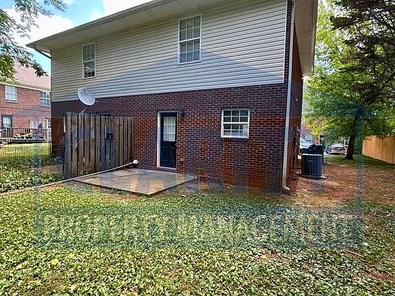 3rd image of 863 Stone Glen Trl NW