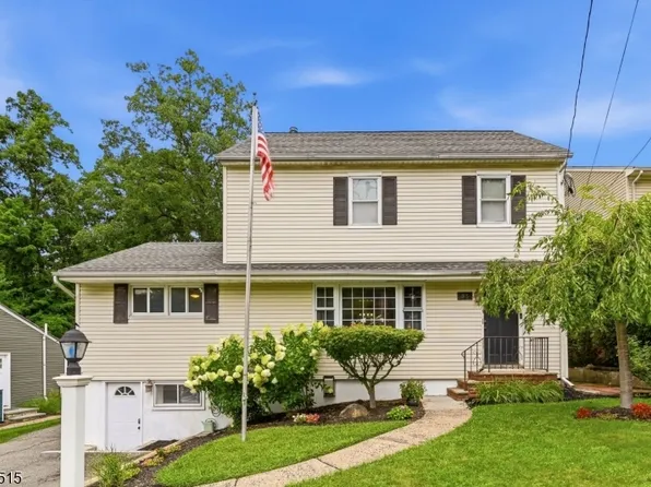 93 Yawpo Ave, Oakland Boro, NJ 07436