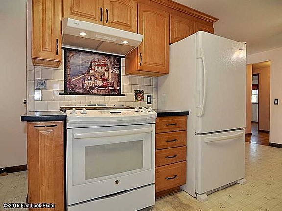 5th image of 84 Valleybrook Dr