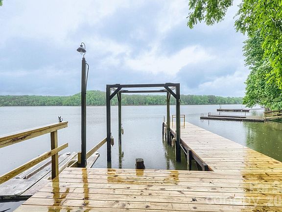 2nd image of 42640 Moonshine Dr