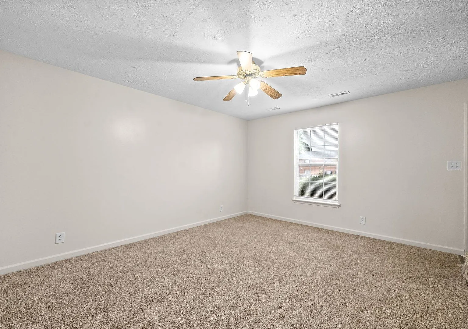Jockey Drive - 3838 — Photo 4