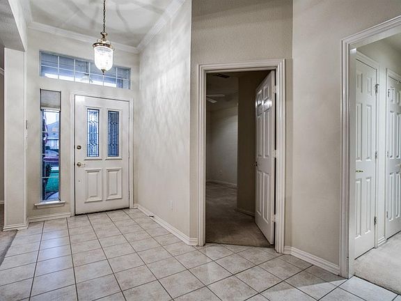 3rd image of 3100 Creekwood Ct