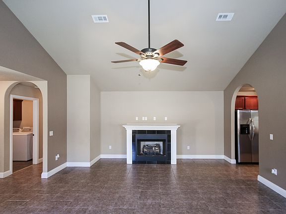 4th image of 957 S Hoddle Pl