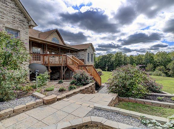4th image of 376 Golden Pond Ct