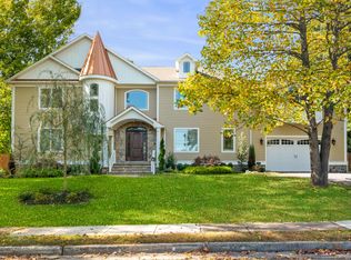 30 Allen St, Shrewsbury, NJ 07702