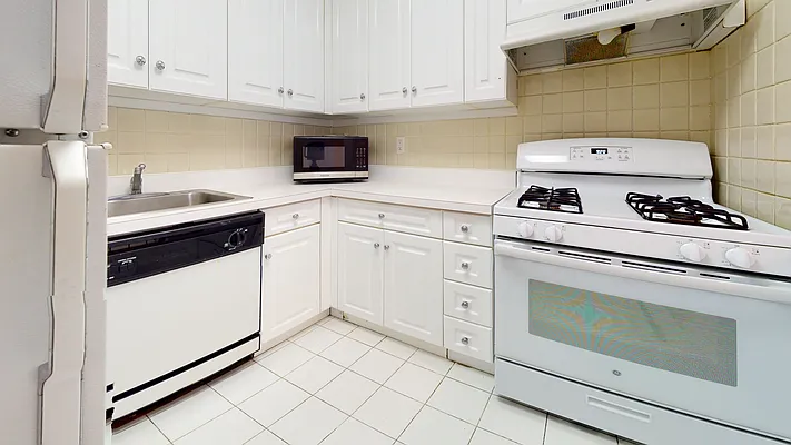 Rented by Bond New York | media 6