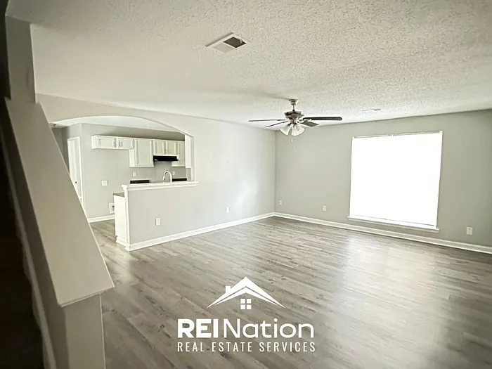 4 bed, 2.5 bath, 1754 sqft, $2,195 — Photo 4