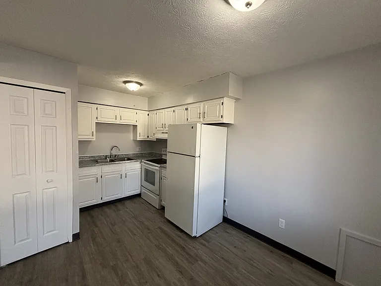 2117 Ashbrook Ave — Photo 4