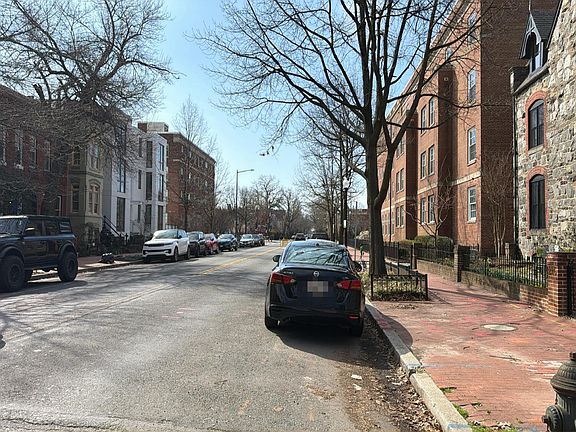 4th image of 225 8th St NE
