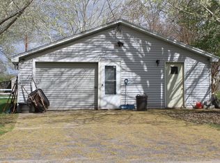 1106 Griswold Ave, Sterling, IL 61081