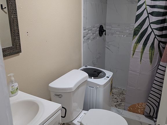 5th image of 709 Cromwell Ave SW #B