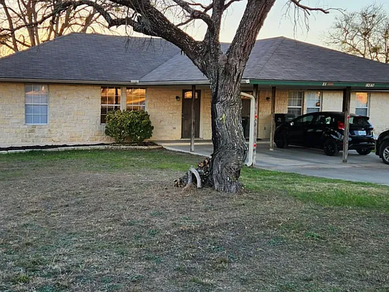 1385 Loop 332 — Photo 17