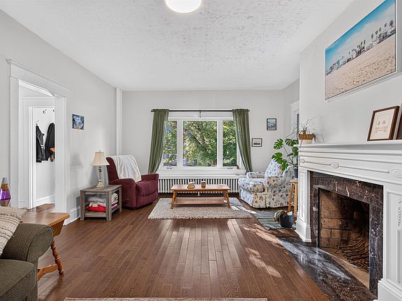 3rd image of 6421/6423 Coburg Rd