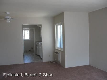 4th image of 1090 S Sunshine Ave