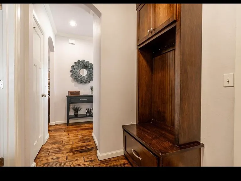 3725 Oakridge Cir — Photo 11