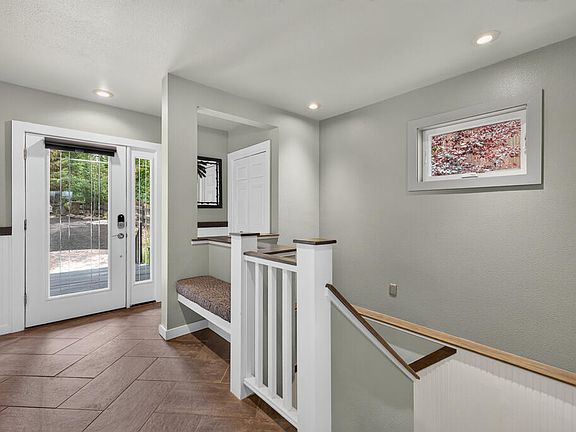 4th image of 2012 University Ln