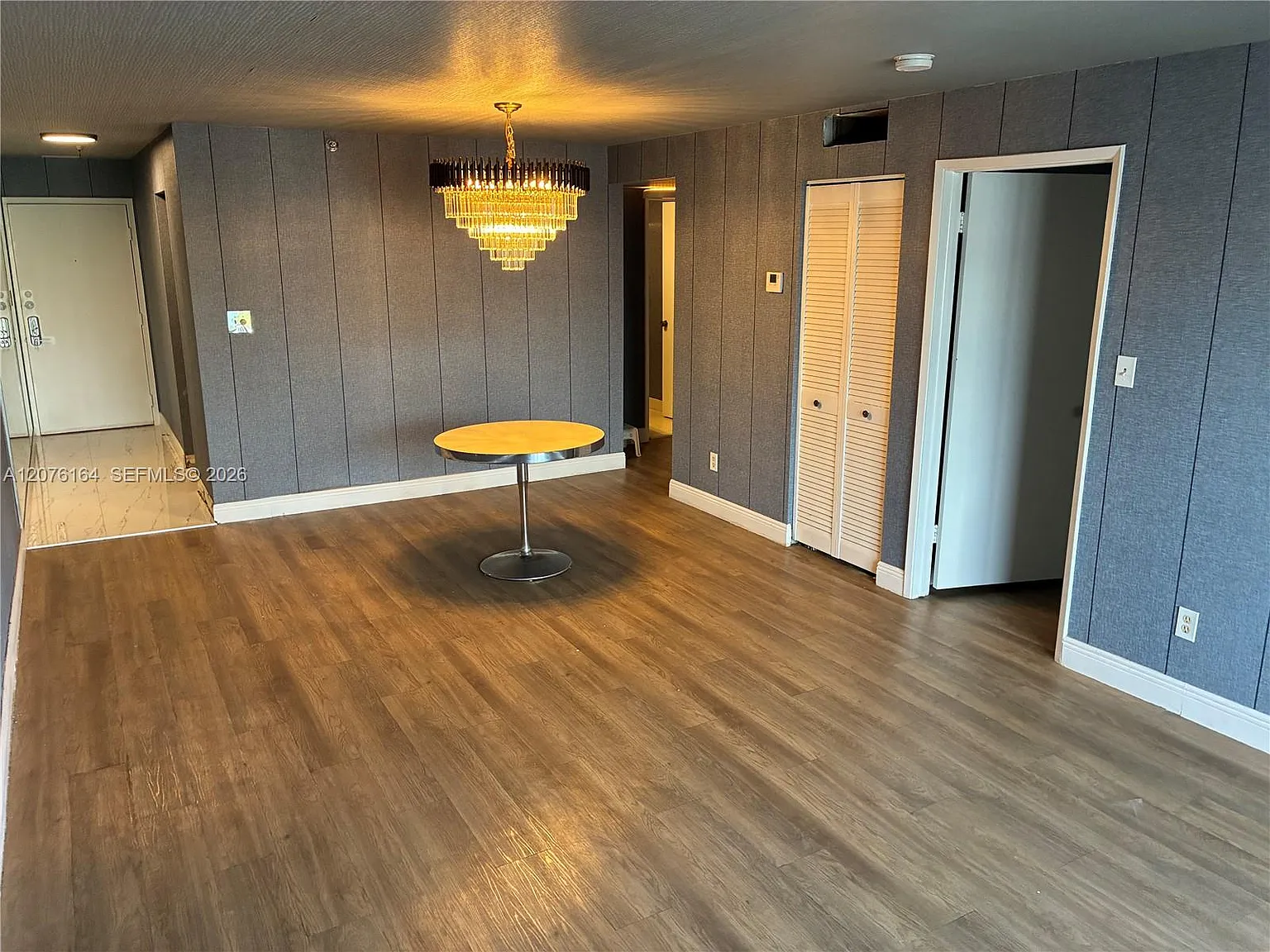 Vendome Place Condo — Photo 4