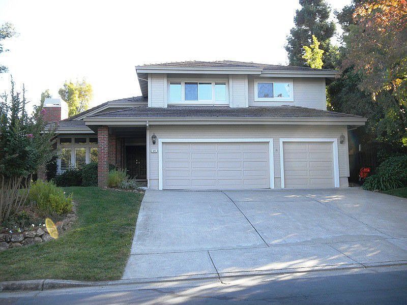 2nd image of 820 Hidden Pond Ct