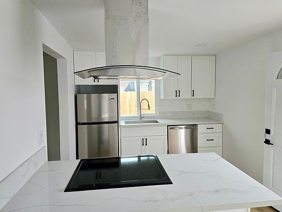 2nd image of 1084 7th St #999