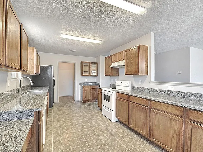 3327 Andalusian Dr — Photo 14