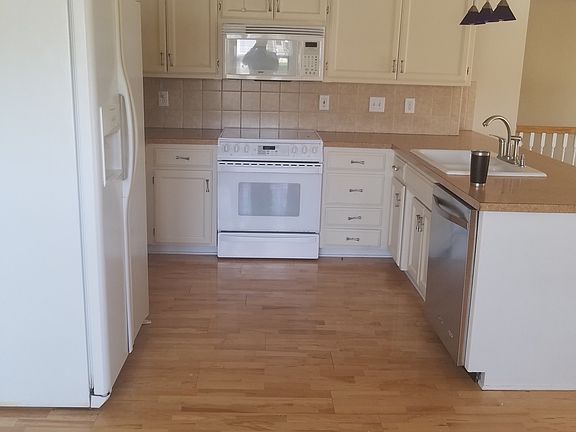 2nd image of 630 NE Swann Cir