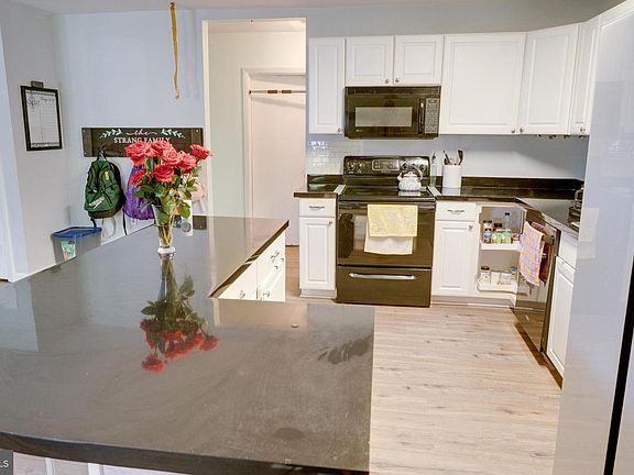 3rd image of 311 Bayard St