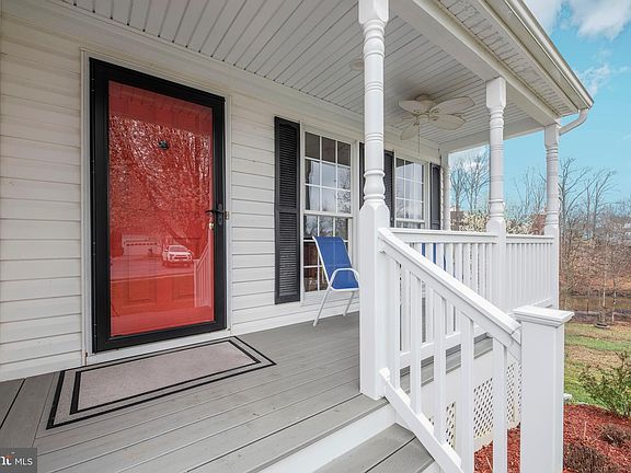 5th image of 30 Sassafras Ln