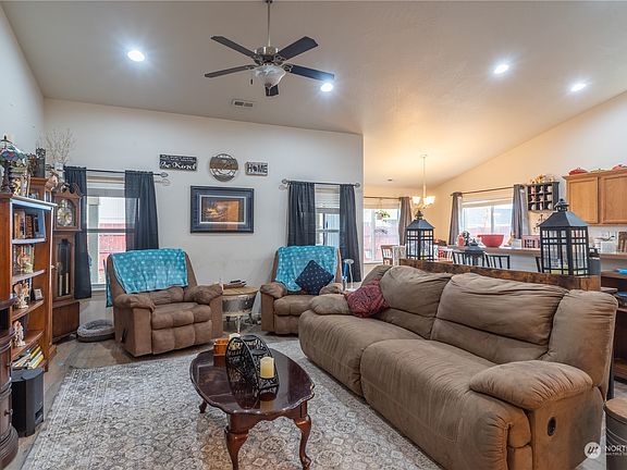 5th image of 1328 E Egeland Drive