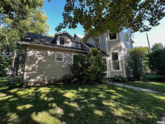 3rd image of 1528 Oak St