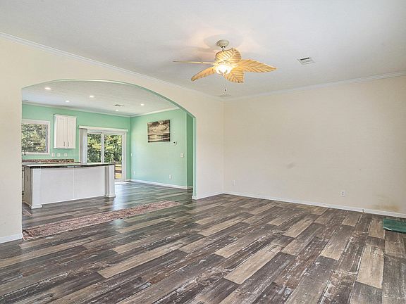 4th image of 580 Circle M Rd.