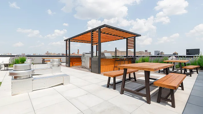 Rented by Nooklyn NYC LLC | media 100