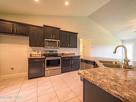 4th image of 1514 Wichita Blvd SE