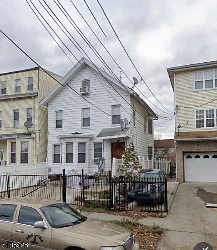 1st image of 28 Lincoln Ave