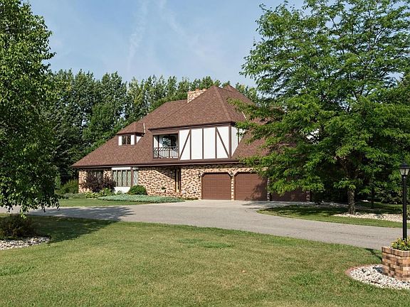 2nd image of 1603 Round Hill Dr