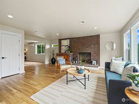 4th image of 1108 Colchester Drive E