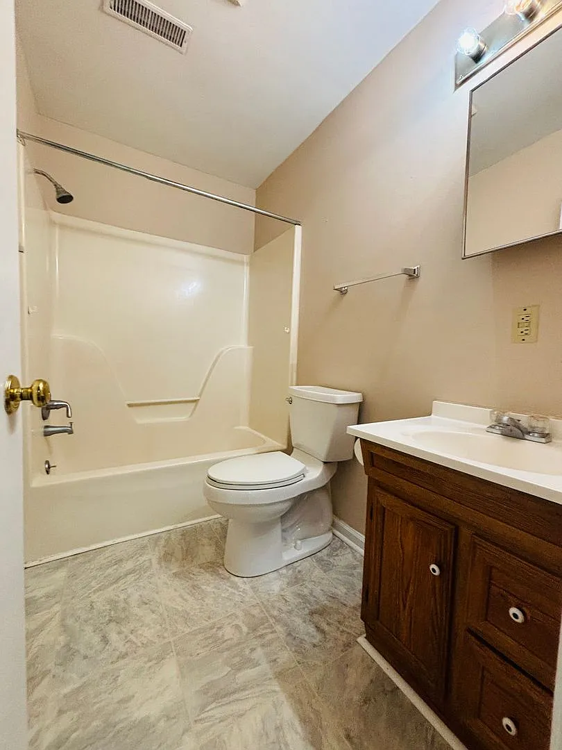 2 Bedroom 1.5 bath Duplex — Photo 2