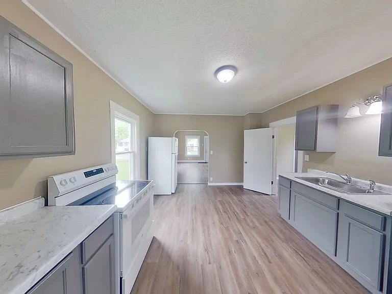 230 Almyra Ave #UP — Photo 2