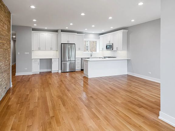 3rd image of 4626 N Ashland Ave #2N